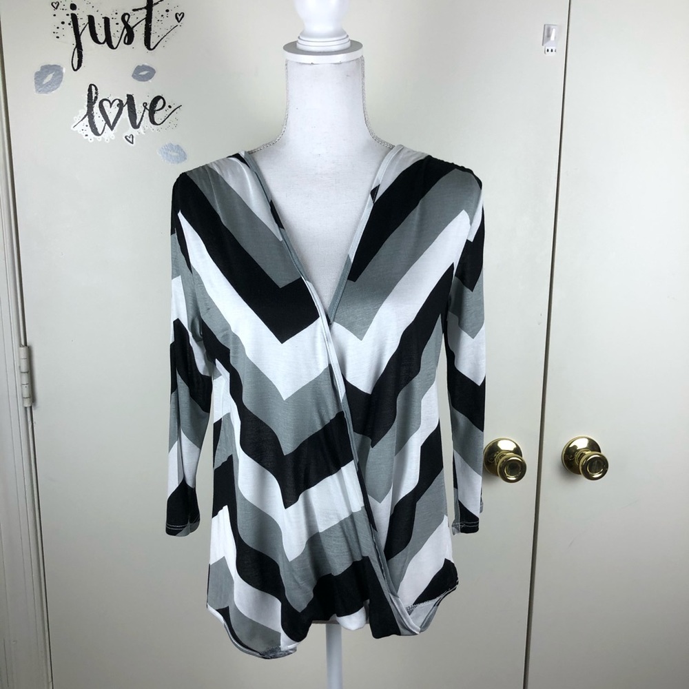 BODY CENTRAL CHEVRON PRINT WRAP STYLE TOP SZ MED
